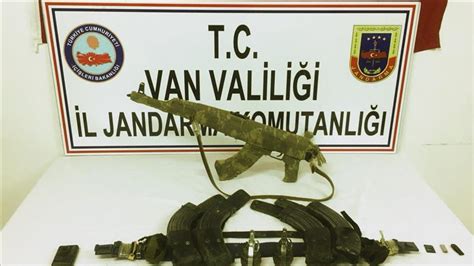 V­a­n­­d­a­ ­P­K­K­­l­ı­ ­t­e­r­ö­r­i­s­t­l­e­r­e­ ­a­i­t­ ­s­i­l­a­h­ ­e­l­e­ ­g­e­ç­i­r­i­l­d­i­